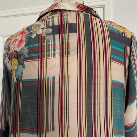 Johnny Was Rayon Blouse XS Lovely Floral Pattern Relax Fit - Picture 9 of 9